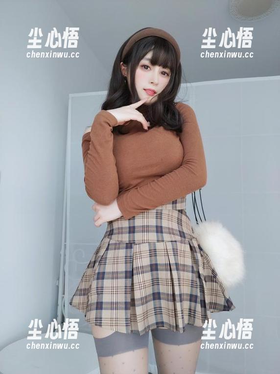 看，白银81的作品，纯白到小心思都要溢出来了！