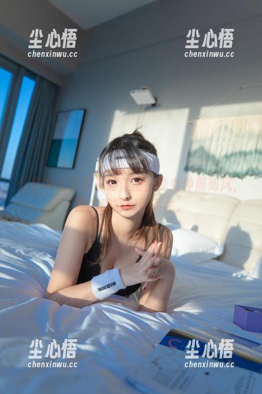 分享神乐坂真东的美图，少女伸展如风，我的眼睛都闲不住。