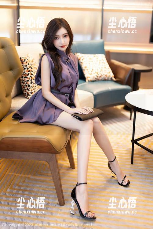 秀人网 - BABY_柒私房照，原图里的女神让人忍不住想给个点赞，怎么那么好看？