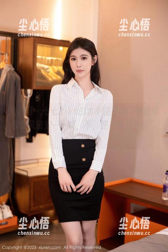 秀人网 - 七七kiko的水手服图集，更新带你乘风破浪……噢，不，是“浪里白条”！