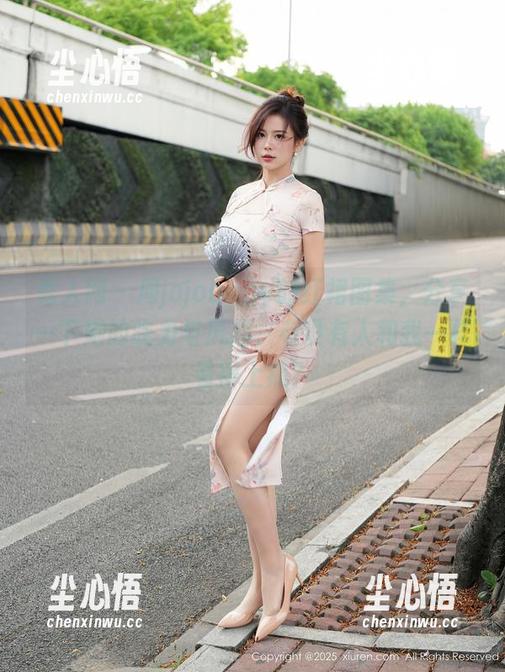 秀人网 - 周jojobaby的红裙图集，分享一下她的魄力与风趣，有没有人和我一样看得上瘾？
