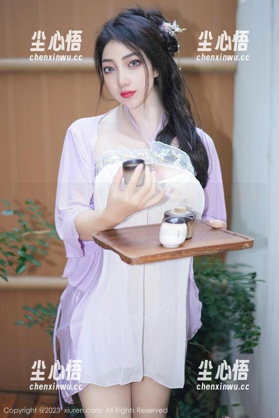 秀人网 - 看镜子里的周于希Sally：图库的迷雾与清晰