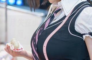秀人网 – 迷失在小肉肉咪的制服与写真之间，发现新天地？