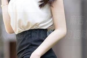 秀人网 – 作品集全新更新，麻吉小兔子短裤，让人想起小时候的泡泡糖味道呢！