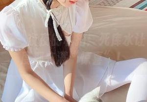 稚乖画册 – 夜夜的私拍：死库水让每个角度都充满“惊喜”！