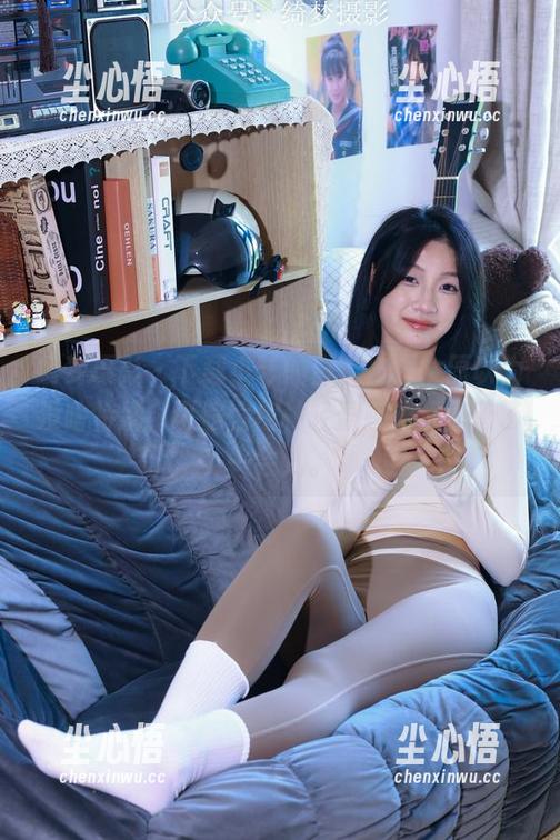 绮梦摄影 - 下载小艺的白色作品，原以为没啥特别，可偏偏那种轻盈感让我停留了一会儿。