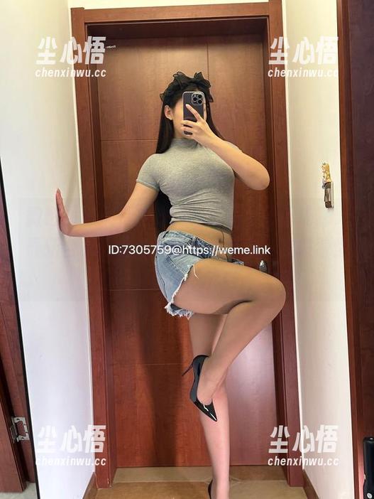 微密圈 - 美邵女Baby短裙球场新成就，最新合集就像一股无形的魔力，撩拨着你的视线！