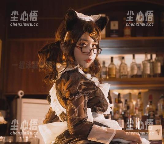 一组泳装原图，来自芊川一笑MNK，好吧，我承认我被俘虏了。