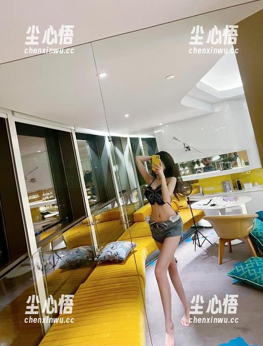 微密圈 - 教室的秘密不只是课本！葛征的私拍图包透露你未曾想到的！