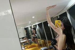 微密圈 – 图片中葛征的美腿，完美地诠释了灵魂与身体的交流。
