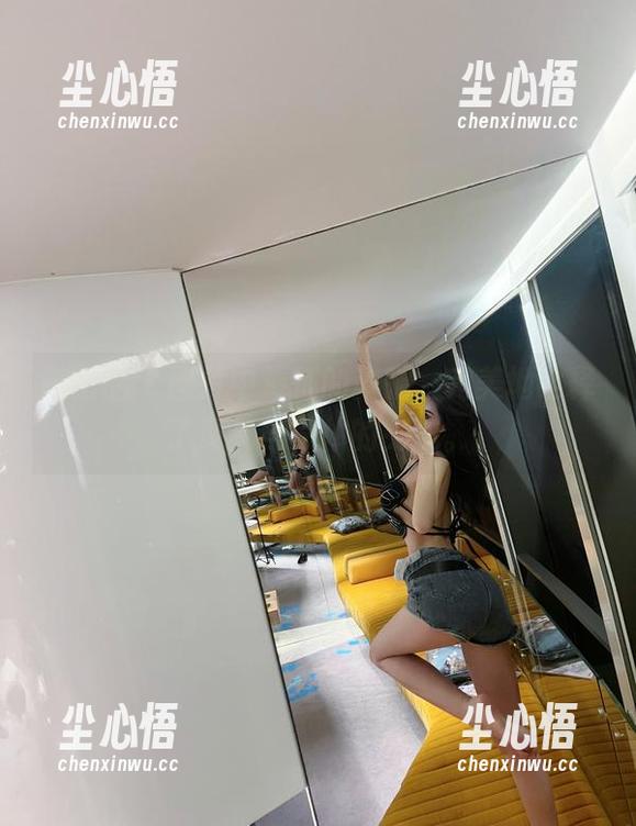 微密圈 - 图片中葛征的美腿，完美地诠释了灵魂与身体的交流。