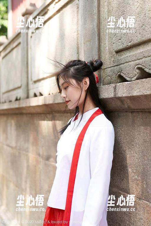 蜜桃社 - 精选真希：那种让人想躲起来哭的清纯