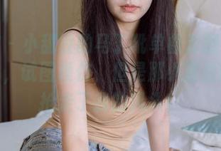 袜啵啵 – 小甜豆的马丁靴单曲云图看起来酷毙了，试图模仿，但是那小甜豆的气场抢走了我的风头！