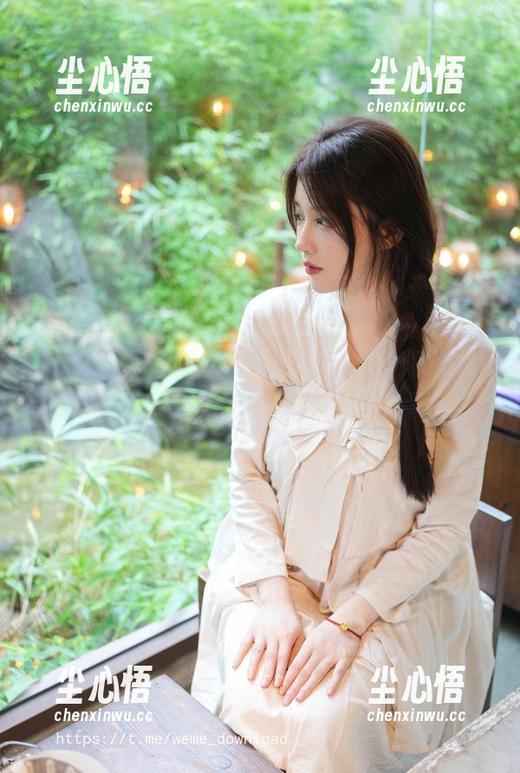 微密圈 - 轩子巨二兔的网袜写真，毫无疑问是这个季节的腿部新宠！