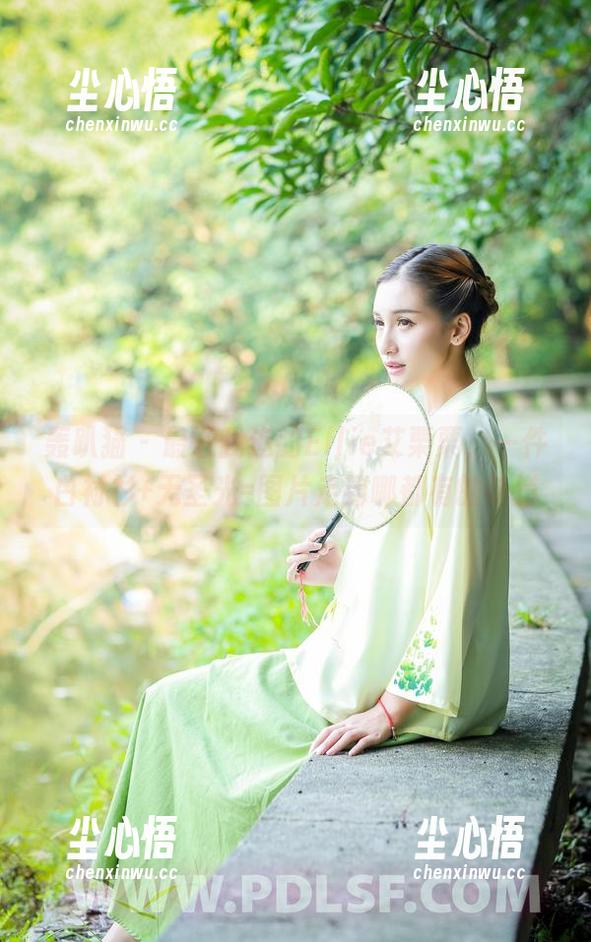 轰趴猫 - 最近我追的Ellie艾栗栗，一件白衬衫+无圣光=图片走到哪都有的味道