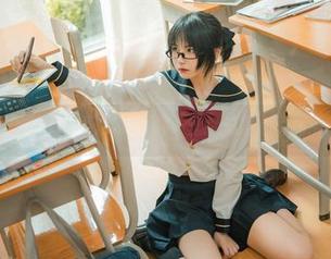 居家随意，逐月Su写真，壁纸也小心思满满。
