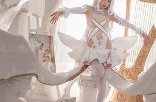 在铁打萌萌_moi的镜头下，Alicethemaid的美图变得无可抵挡！