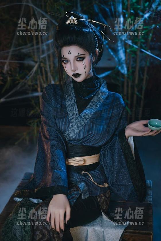 这眼镜太会吸睛了！阿薰kaOri的套图更新，该不会让你怀疑人生吧？