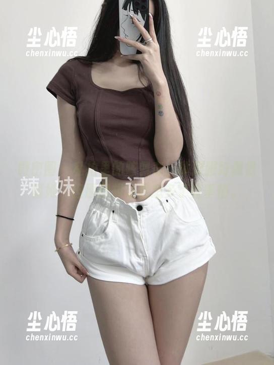微密圈 - 私拍里的陈佩奇，体操服好像很懂她，但原图却让我想多了些事情。