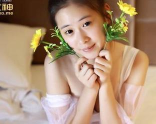 青豆客 – Una尤娜的夏天，不知道是哪个视角拍的原图，搞得我也是一头雾水。