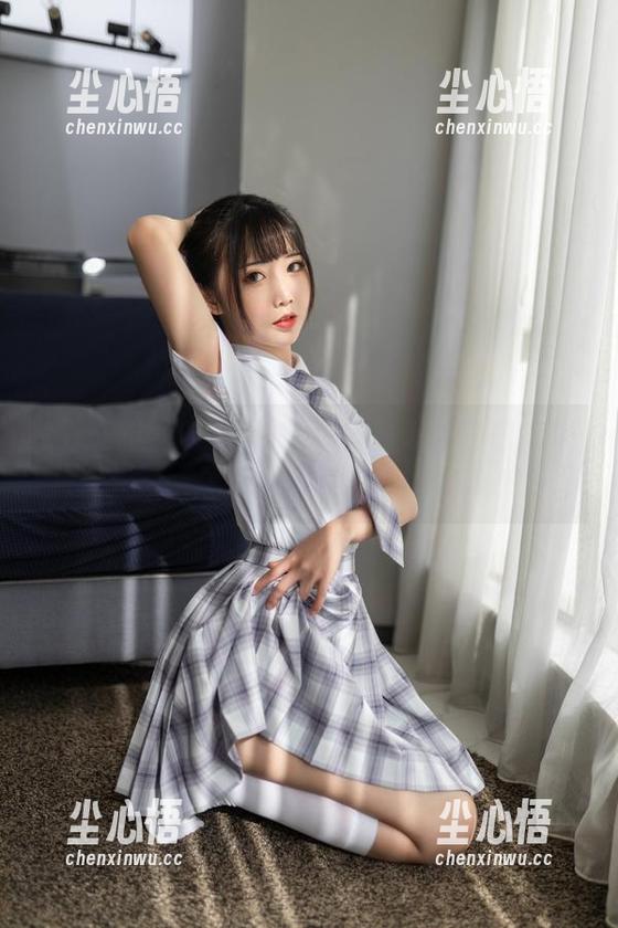 精选图集，面饼仙儿带你领略红色束衣中的少女时光!