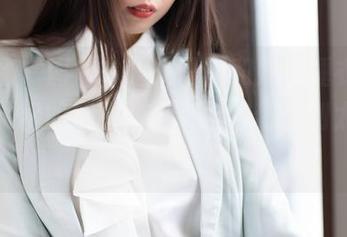 魅妍社 – 图片中的关思阳和她的睡衣，有种说不出的氛围，分享给你们，别太认真哦。
