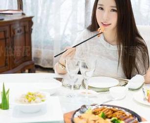 魅妍社 – 意外的搭配——白沫的双人图包！下载手速快点，别磨蹭。